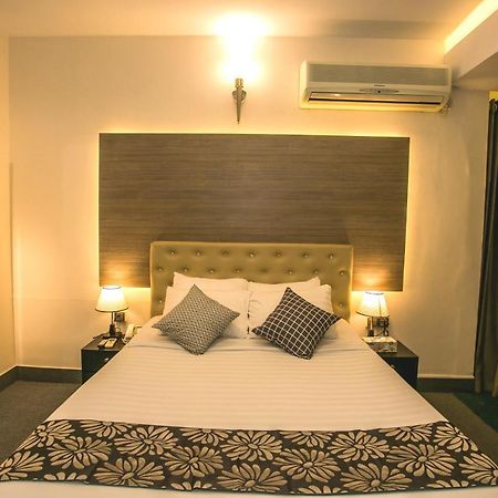 Hotel Tropical Daisy Dhaka Exterior foto