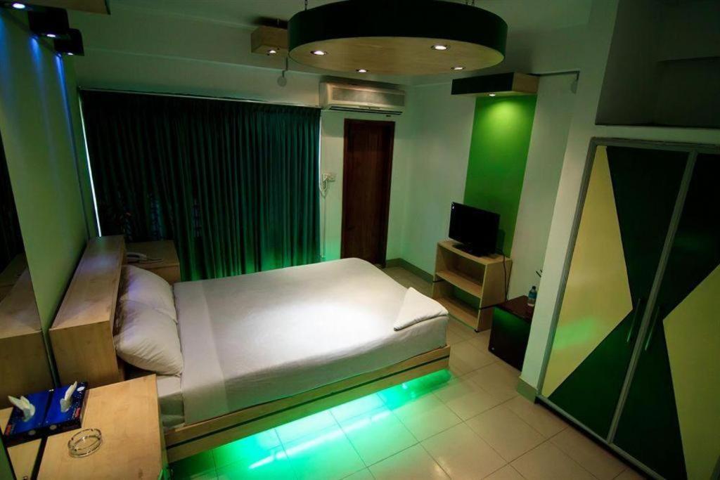 Hotel Tropical Daisy Dhaka Exterior foto