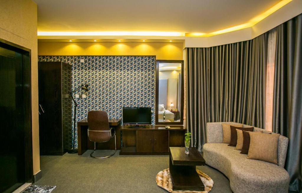 Hotel Tropical Daisy Dhaka Exterior foto