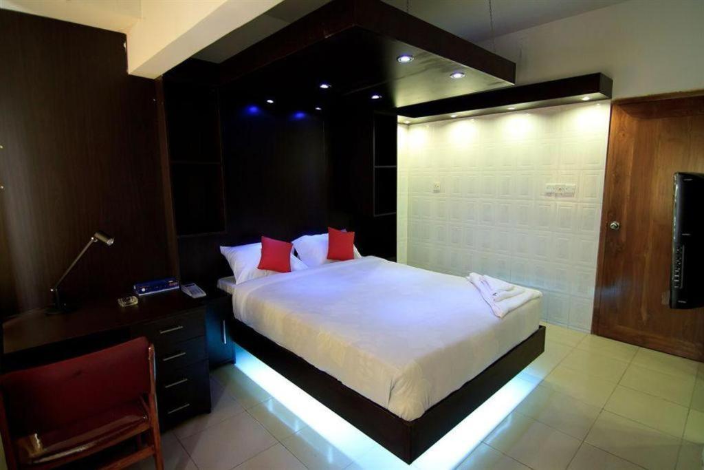 Hotel Tropical Daisy Dhaka Exterior foto